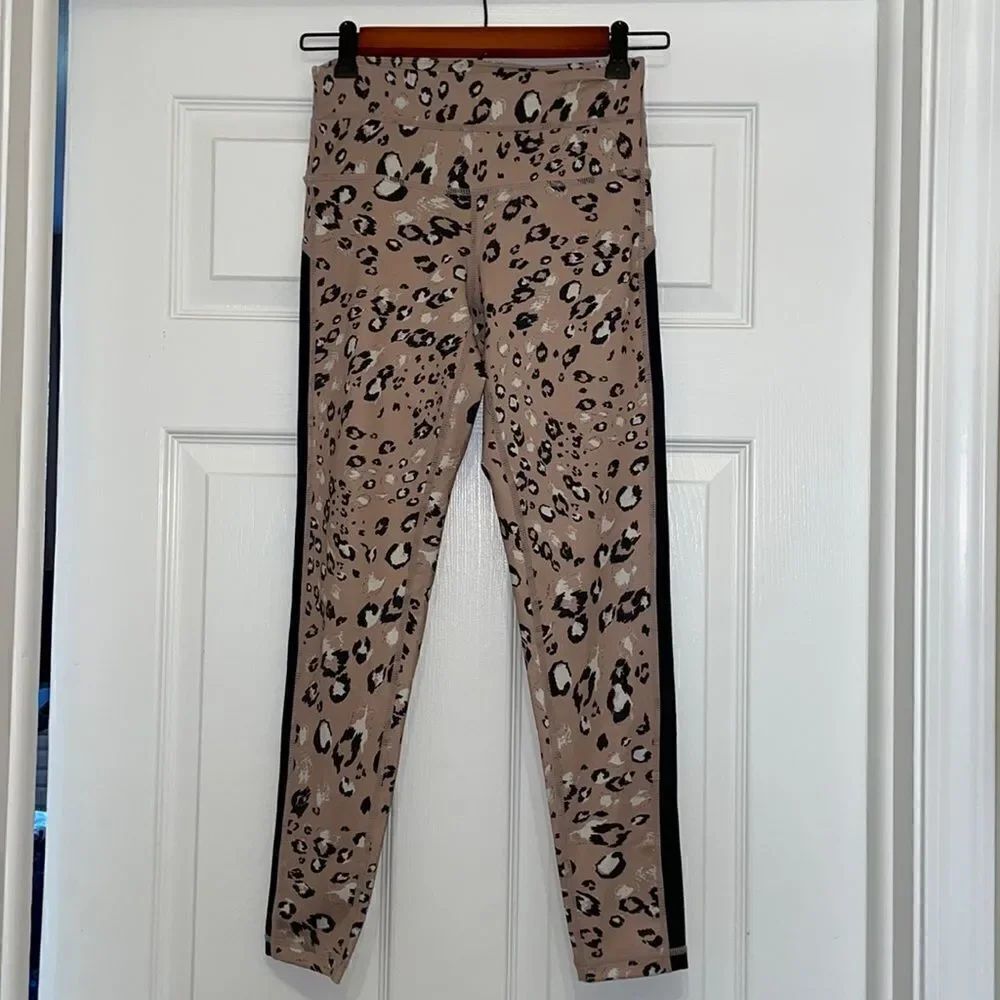 ✨Zella Carmine High Waist Crop Tan & Black Leopard Print Leggings